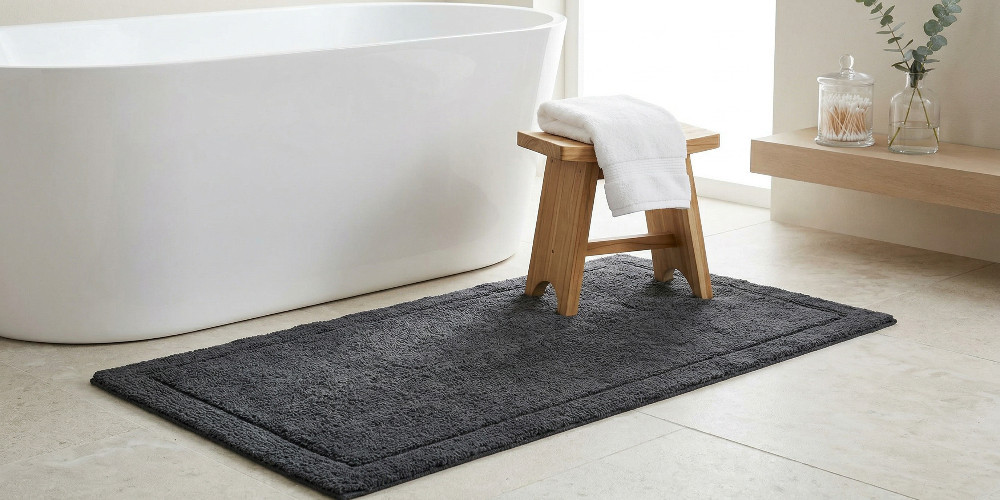 Badteppich in einem Badezimmer